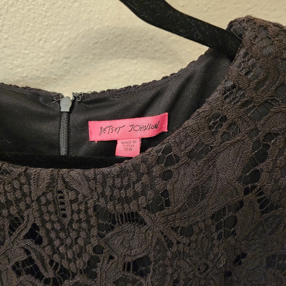 Betsey Johnson Black Lace Fitted Dress Cocktail Sleeveless Above Knee Size 18 - Picture 4 of 7